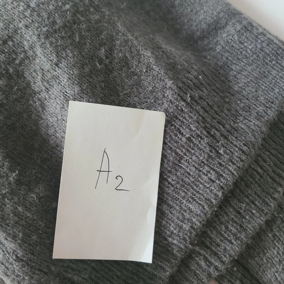 Abercrombie & Fitch women's sweater sz.XS loose fit Sequin red bows (A2) - Picture 8 of 8